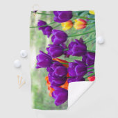 Serviette De Golf Tulipes violettes foncées par beau temps dans le j (En situation)