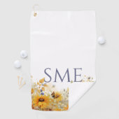 Serviette De Golf Whimsical Sunflower Meadow Monogram – (En situation)