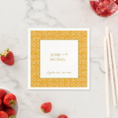 Serviette de mariage géométrique en papier (En situation)
