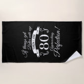 Serviette De Plage 80e anniversaire Humour approchant la perfection (Devant)