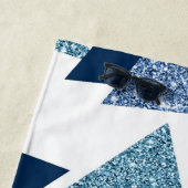Serviette De Plage 80s Luxe Abstrait | Turquoise et bleu marine (En situation)