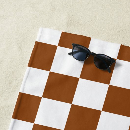 Serviette De Plage à damiers Brown et blanc (En situation)