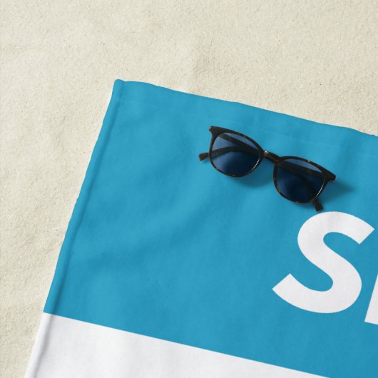 Serviette De Plage À La Piscine (En situation)