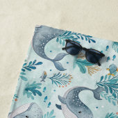 Serviette de plage à motif de baleine océanique (En situation)