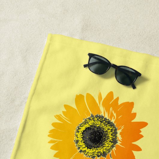 Serviette de plage à motif tournesols (En situation)