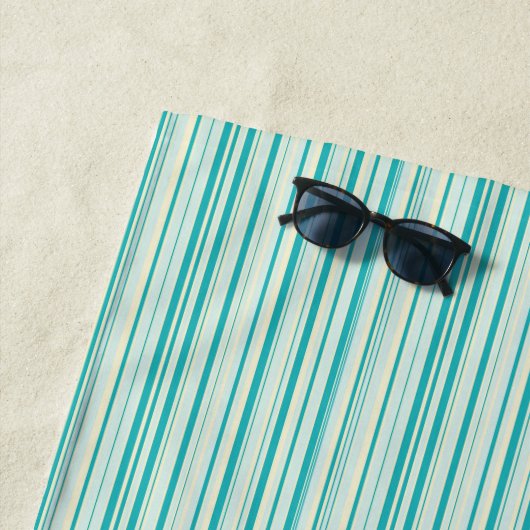 Serviette de plage à rayures Pastel (En situation)