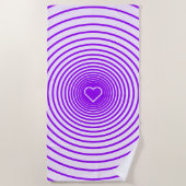 Serviette de plage à rayures violettes avec coeur  (Devant)