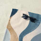 Serviette De Plage Abstract Modern Ocean Wave Pattern Coastal Blue Be (En situation)