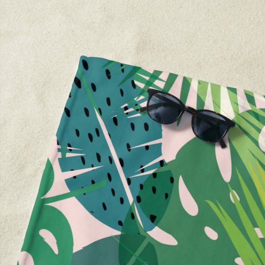 Serviette De Plage Abstrait Palm Leaf Motif texte personnalisé servie (En situation)
