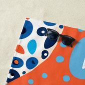 Serviette de plage abstraite moderne à monogramme  (En situation)