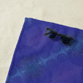 Serviette De Plage Acceptation | Médaillons de violet violet bleu Ind (En situation)