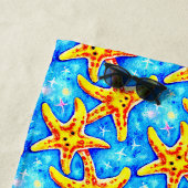 Serviette De Plage Aiguille d'or sur bleu (En situation)