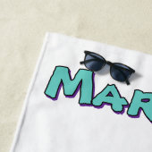 Serviette de plage Ajouter un nom Aqua Violet (En situation)