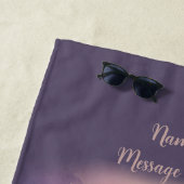 Serviette De Plage Ajouter un nom Texte, Chouette pourpre et Fleurs r (En situation)