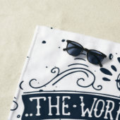 Serviette De Plage Ajoutez votre monogramme | que le monde est grand (En situation)