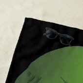 Serviette de plage alien verte (En situation)
