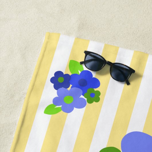 Serviette De Plage Aloha Signifie Bonjour Floral Hawaïen - Jaune (En situation)