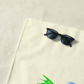 Serviette de plage amusante avec des grenouilles d (En situation)