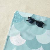 Serviette De Plage Amusants Moderne Bleu Vert Sirène Échelle Motif (En situation)