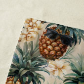 Serviette De Plage Ananas à fleurs blanches tropicales (En situation)