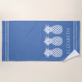 Serviette De Plage Ananas blanc preppy sur fond bleu (Devant)