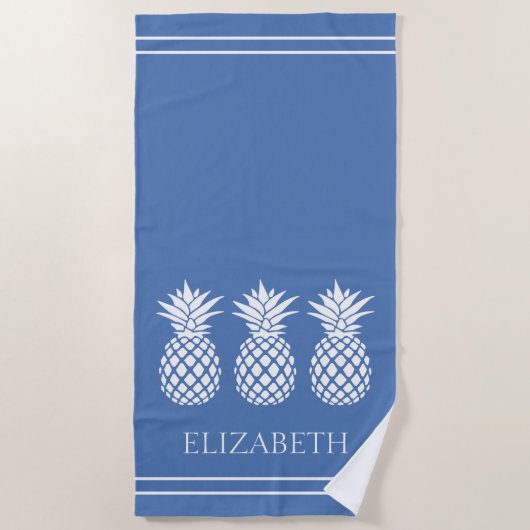 Serviette De Plage Ananas blanc preppy sur fond bleu (Devant)