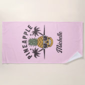 Serviette De Plage Ananas drôle portant des lunettes de soleil Person (Devant)