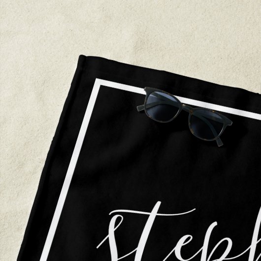 Serviette De Plage Ananas et Whimsical noir nom manuscrit (En situation)