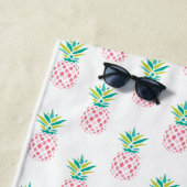 Serviette De Plage Ananas rose Monogramme (En situation)