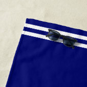 Serviette De Plage Ancrage doré chic moderne sur bleu (En situation)