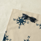 Serviette De Plage Ancre bleu marine avec Monogram Beige Coastal (En situation)