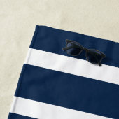 Serviette De Plage Ancre bleu marine blanc Personnalisé Monogramme (En situation)