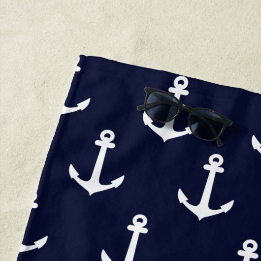 Serviette De Plage Ancre bleu marine moderne Nom Motif Nautique (En situation)