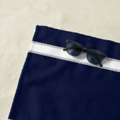 Serviette De Plage Ancre bleue marine Nom du monogramme côtier (En situation)