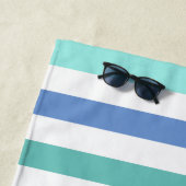 Serviette De Plage Ancre nautique Bleu rayé Nom monogramme (En situation)