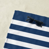 Serviette De Plage Ancre nautique Oars Roue Votre nom Bleu & Blanc (En situation)
