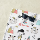 Serviette De Plage Animaux mignons de région boisée et motif indien (En situation)