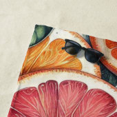 Serviette De Plage Aquarelle d'agrumes d'orange Whimsical Fruit & Flo (En situation)