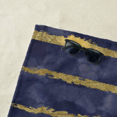 Serviette De Plage Aquarelle personnalisée Bleu et Or (En situation)