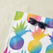 Serviette De Plage Aquarelle rose ananas tropicale Nom personnalisé (En situation)