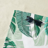 Serviette De Plage Aquarelle tropicale Palm Feuilles Nom personnalisé (En situation)