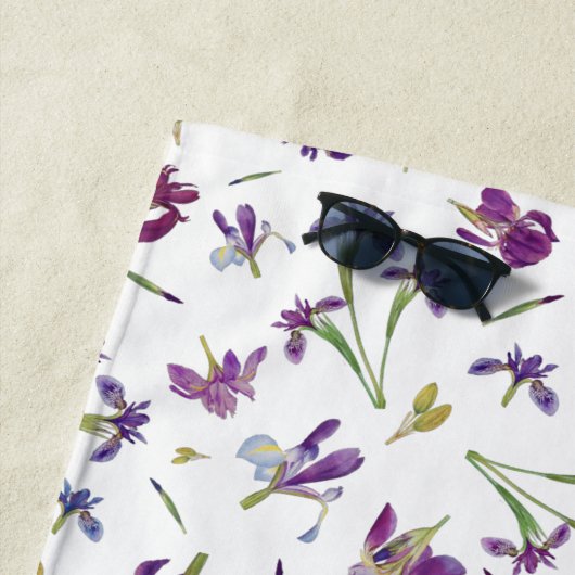 Serviette De Plage Aquarelle violette Iris Fleurs Motif Monogramme (En situation)
