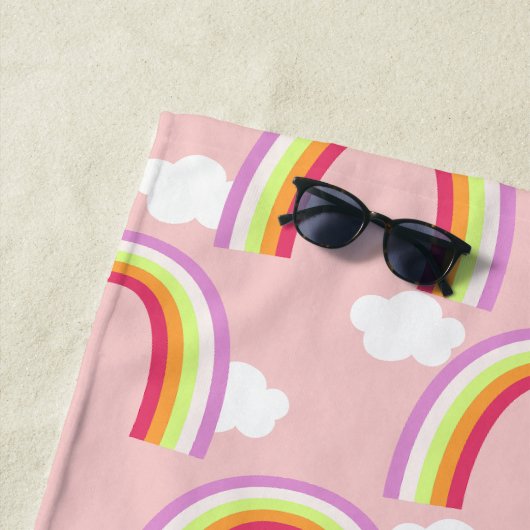Serviette De Plage Arc-en-ciel avec nuage rose (En situation)