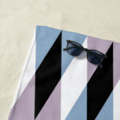 Serviette De Plage Arlequin Diamond Motif - Bleu et Dusty Lilac (En situation)