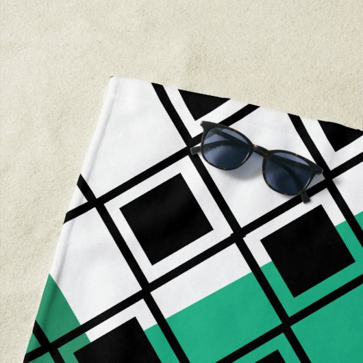 Serviette De Plage Arlequin Triangle Vert (En situation)