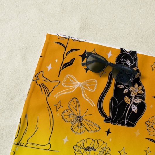 Serviette De Plage AroAce Pride Chat Noir - Mystical Witchy (En situation)