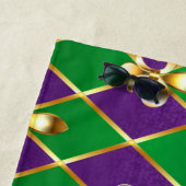 Serviette De Plage Arrière - plan de bijoux Mardi Gras (En situation)