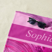 Serviette De Plage Art abstrait monogramme rose violet (En situation)