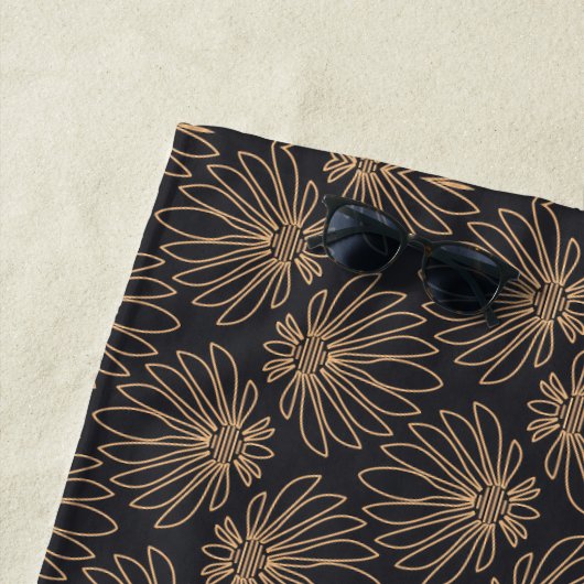 Serviette De Plage Art Deco pattern with gold floral motifs  (En situation)