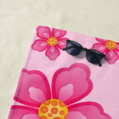 Serviette de plage au plumeria tropical (En situation)